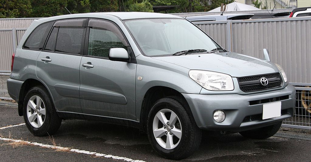 1024px-2003-2005_Toyota_RAV4_5_Door