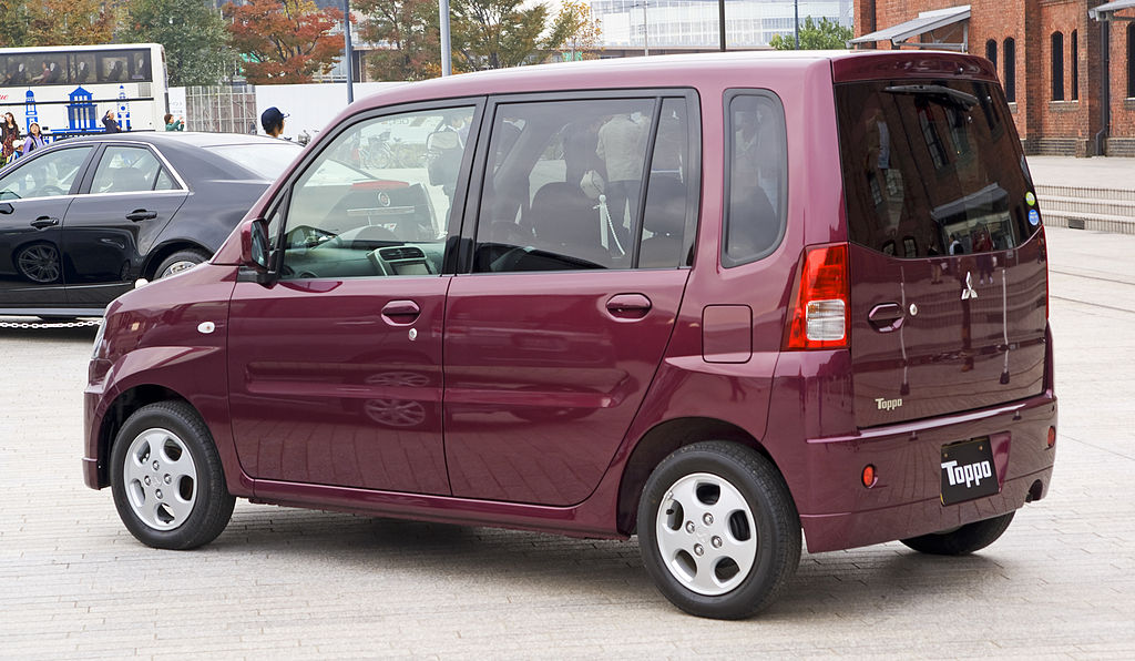 1024px-2008_Mitsubishi_Toppo_02