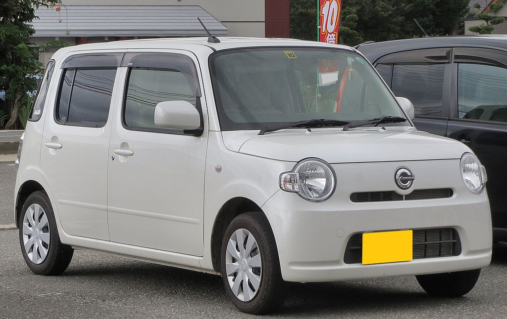 1024px-Daihatsu_Mira_Cocoa_L_L685S