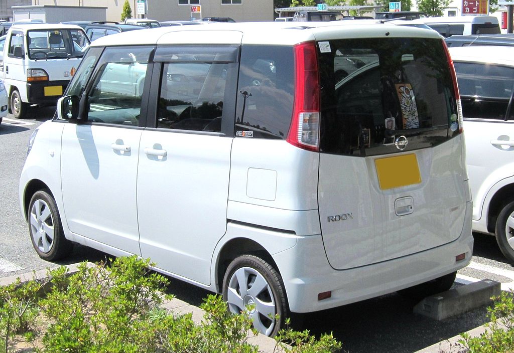1024px-NISSAN_ROOX_G_rear