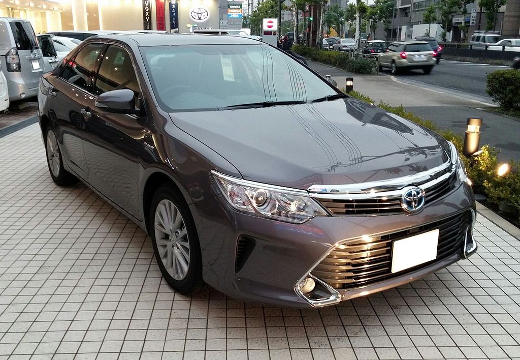 1024px-TOYOTA_CAMRY_AVV50_2014_MC_JPN_001