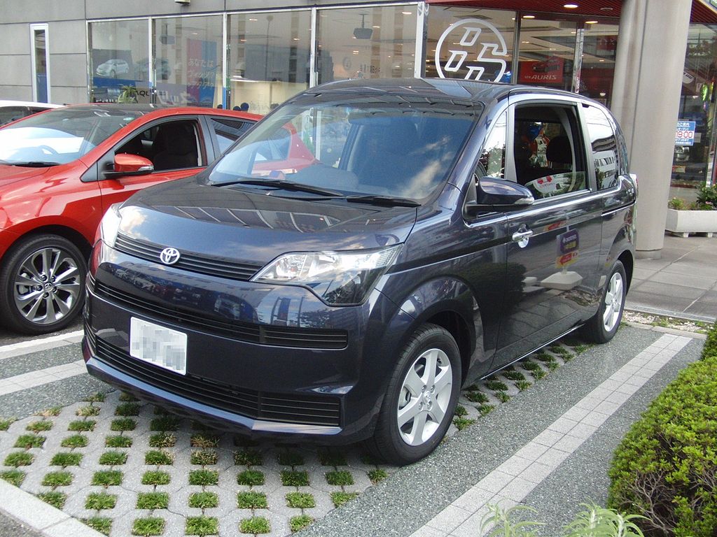1024px-Toyota_SPADE_1